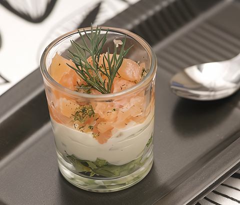 Закуска с копченым лососем