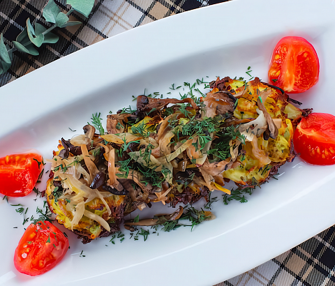 Драники из брокколи с жареными вешенками