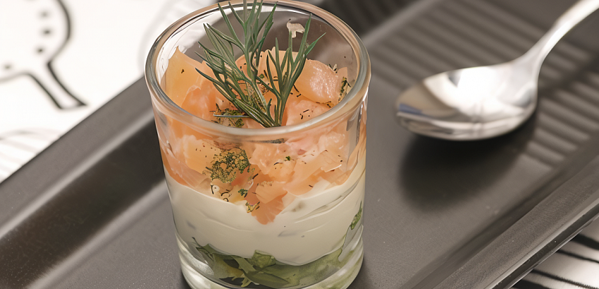 Закуска с копченым лососем