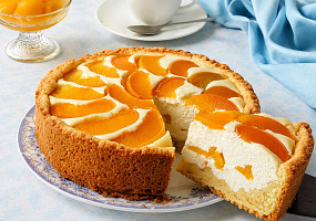 Сметанный пирог с персиками