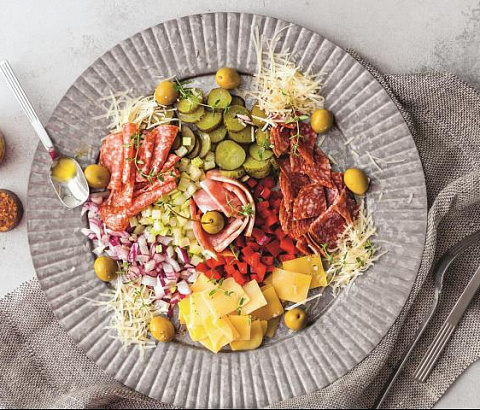 Салат с мясным ассорти