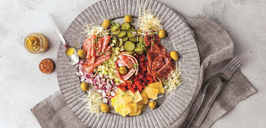 Салат с мясным ассорти