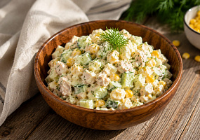 Салат с курицей и кукурузой