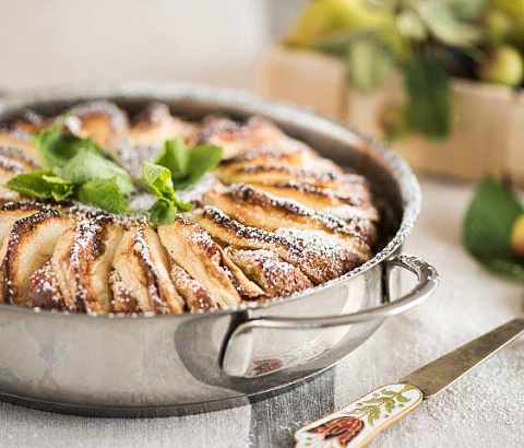 Нежная творожная шарлотка с яблоками